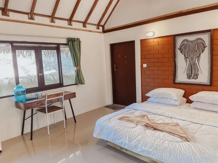 Bungalow With Garden View With Air Conditioner