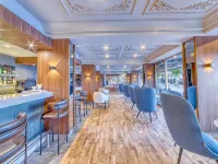 Numa Port Hotel