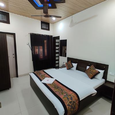 Deluxe Double Room RUJHAN HOMESTAY Promo Code