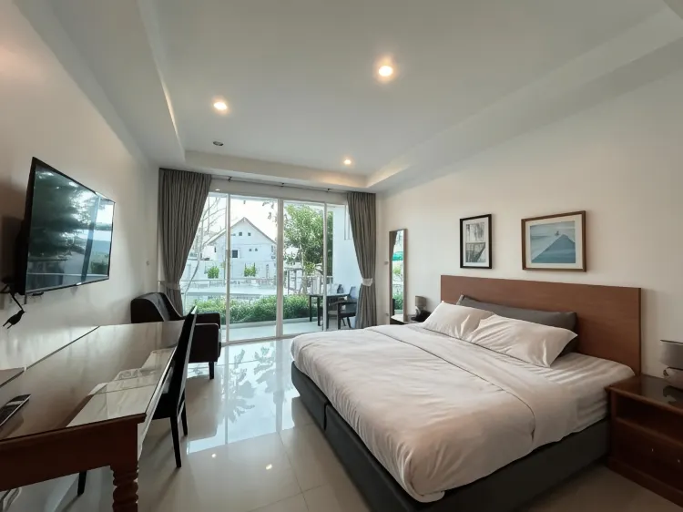 ห้องสวีท 2 ห้องนอนวิวสระ