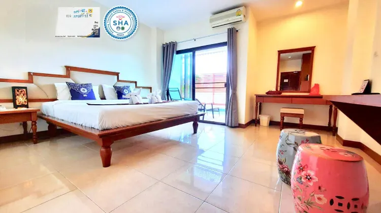 ห้องเอ็กเซ็กคูทีฟพร้อมทางเข้าสระว่ายน้ำ