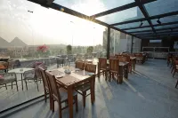 Pyramid Front Hotel