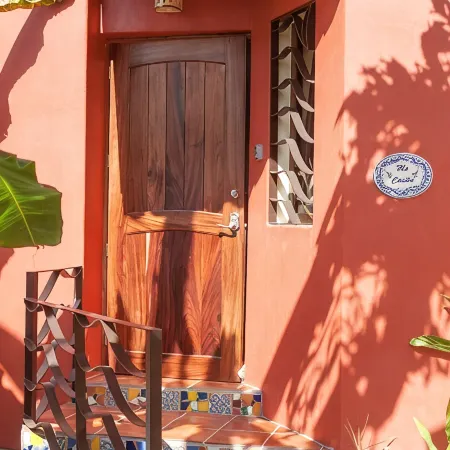 Beachside Casita, new and secure in lovely, quiet north side neighborhood.