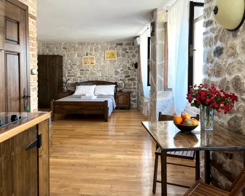 Una Apartments Hotéis em Kotor
