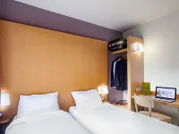 B&B Hotel Marne-La-Vallée Torcy Gare 3 étoiles فنادق في تورسی