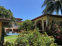 Beautiful Villa, Private Pool, Amazing Gardens! Walkable 5 Bedrooms Hotels in Puerto Carrillo