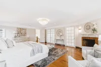 Stunning Rose Bowl Mansion 5 Minutes Walk!