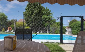 Hostal Restaurante Carolina - Housity