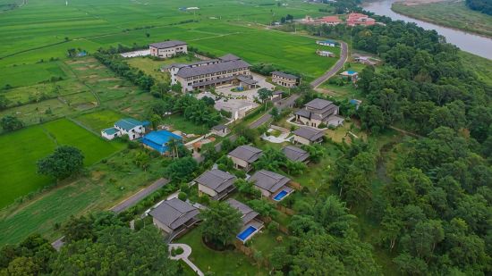 รีสอร์ตโซลทีเวสเทนด์ชิตวัน