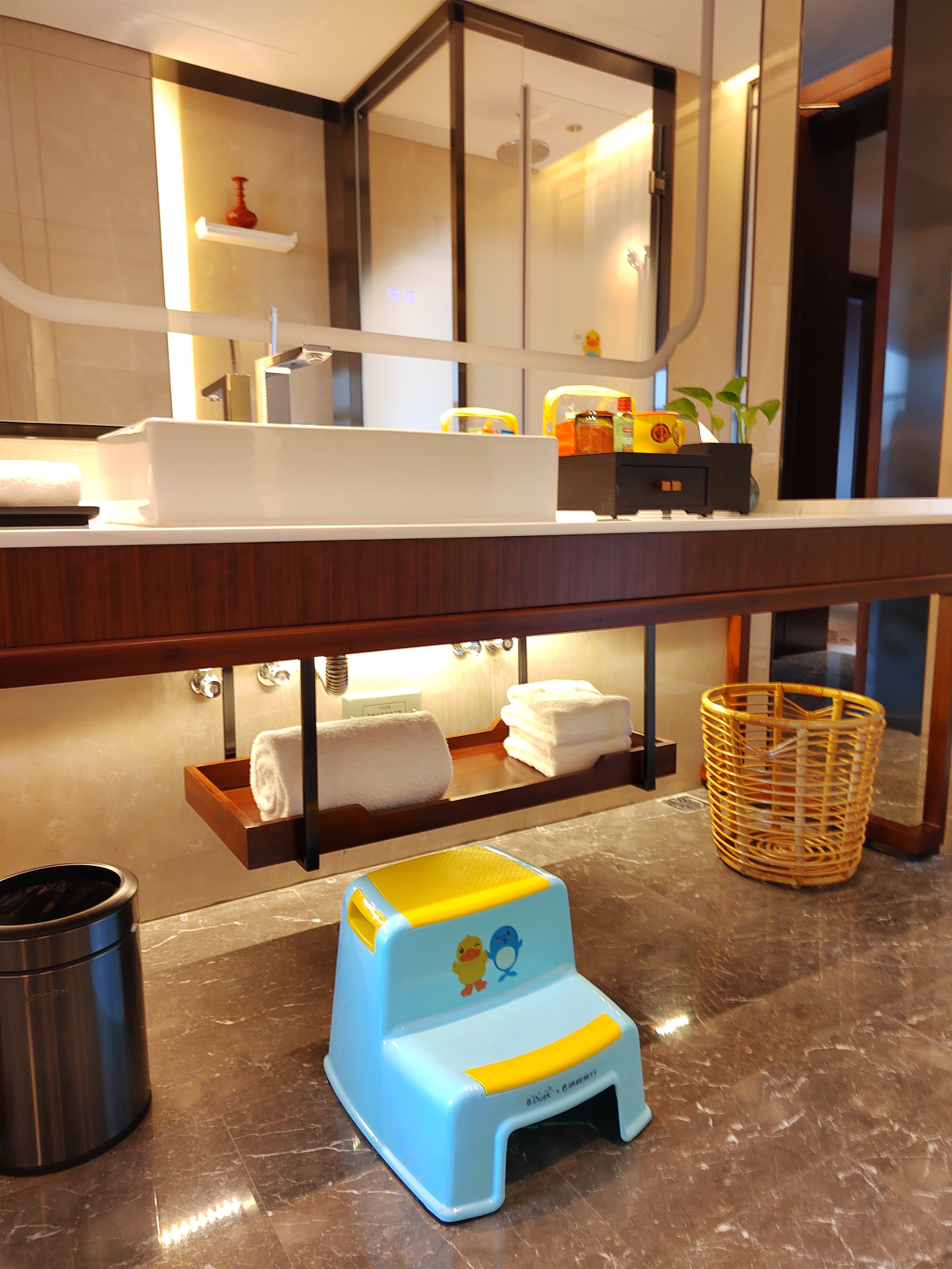 小黄鸭亲子主题房