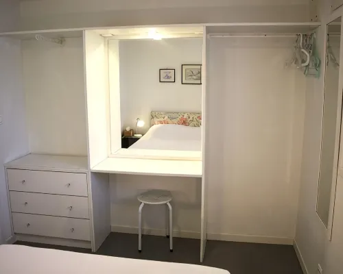 Sea view garden apartment with pool option. Near beach between Nice and Monaco エズのホテル