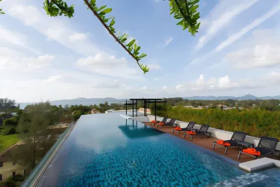 6th Avenue Surin Beach Hoteles en 