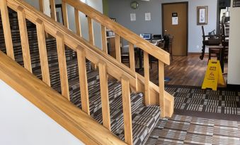 Super 8 by Wyndham Toledo - Housity