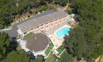 Hotel Les Rocailles - Housity