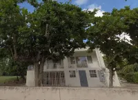 Almond Tree Studio - Modern A/C Apartment w/2 Queen beds in St. James Hotels in 