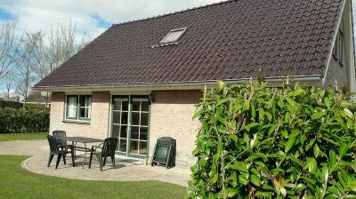 Detached vacation home with enclosed garden close to the Wadden coast Hotels in 