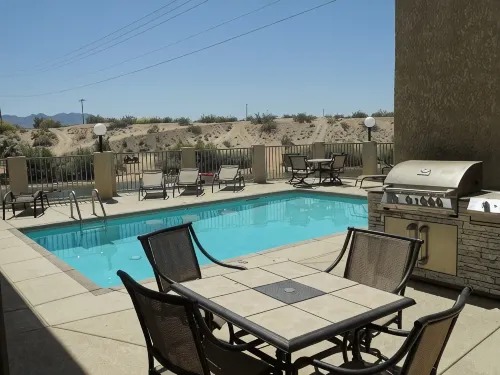 Beach Front Luxury Condo near Lake Havasu's London Bridge