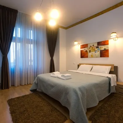 Victoriei Skyline Apartment - Steps from Old Town Hotels near Unirii