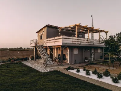 Sirens Luxury Apartments Palouki Hotéis em 