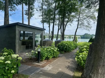Officer's Yacht Club Resort & Spa Hôtels à : 
