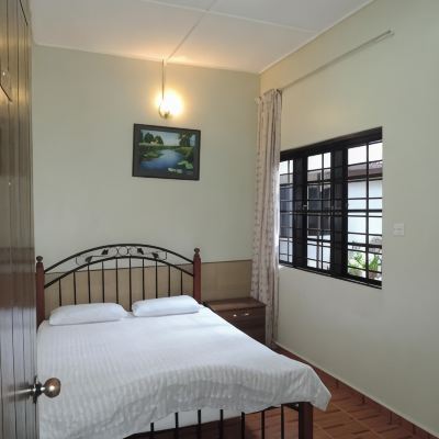 Double Room With Shared Bathroom Kupon Cameronian Inn