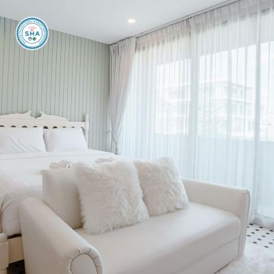 Deluxe Room with City View the echo hotel Promo Code