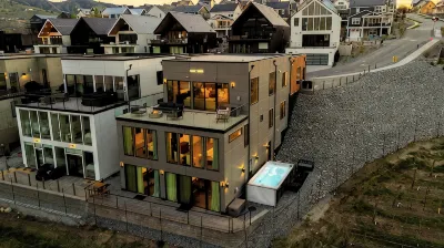 Ultra Luxury Chelan Lake House w/ Sauna, Steam Room, Cold Plunge, and Hot Tub Hotele w: 