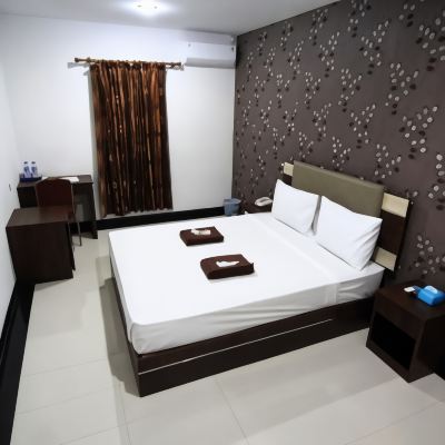 Deluxe Room Happy Hotel Promo Code