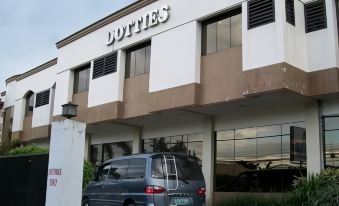 Dottie's Place Hotel & Restaurant