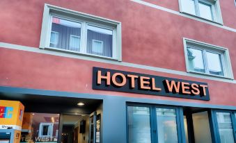 Hotel West