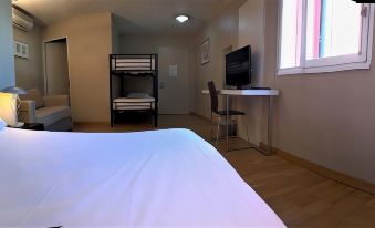 Halt Hotel - Housity