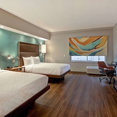2 Queen Hearing Accessible Room W/Ri Shower