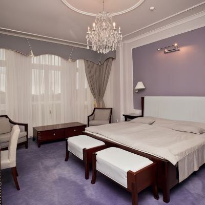 Deluxe Suite, 1 King Bed, Ensuite, City View