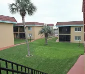 Pelican Inlet - Cozy Beach Condo!1 block from the beach! Sleeps 6. Pool/Tennis