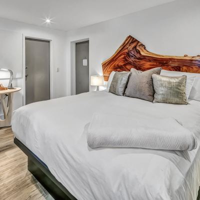 Standard King Room The Saint Hotel Promo Code