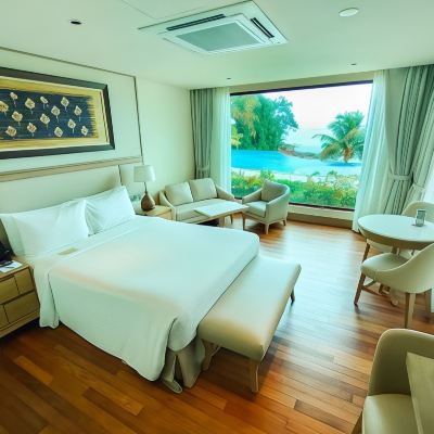 Ocean Suite without Balcony