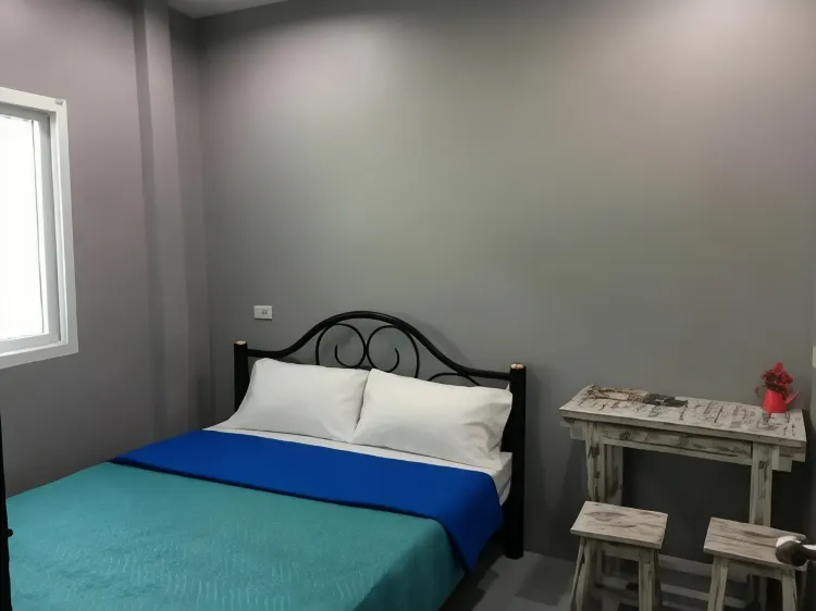 ห้องมาตรฐานพร้อมพัดลมและห้องน้ำรวม(เตียงใหญ่)