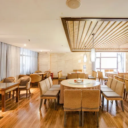 Rongting Holiday Inn Luoping