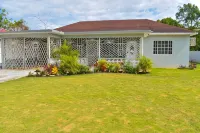 Luxury 3Br Villa I Private Pool I Wi-Fi I 30 Minutes from Montego Bay Airport! Hotels in 