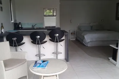 Wainui Absolute Beachfront Studio Unit Отели в г. 