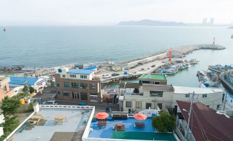 Busan Haeundae Fish Pension (Blue Line 1 Minute)