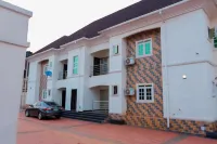 AZ KINGS HOTEL AND APARTMENT Hotels in 