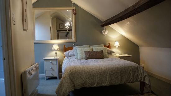 Cosy Period Cottage In Unspoilt Village On The Edge Of The Cotswolds
