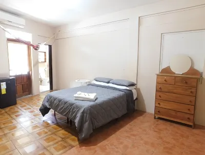 Arnold's Guest House Hotels in 