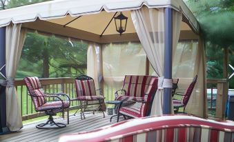 Oak Hill Bed & Breakfast - Housity