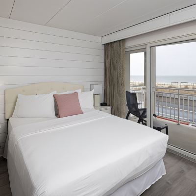 Deluxe Queen Suite with Kitchenette and Ocean View Montreal Beach Resort Promo Code