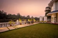 Stone Wood Riverfront Resort, Siolim Hotels in 
