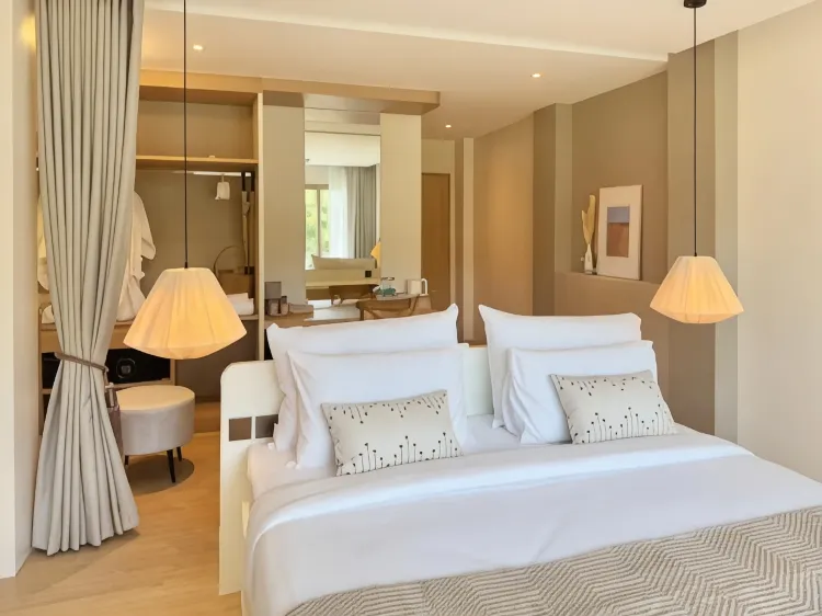 ห้องคิงพร้อมทิวทัศน์มหาสมุทรบางส่วน