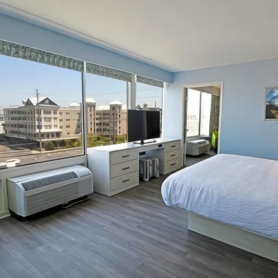 Deluxe Suite, 1 Bedroom (No Pets Allowed) Fenwick Inn Promo Code