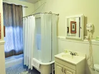 Beacon Inn 1087 Hotels in Brookline